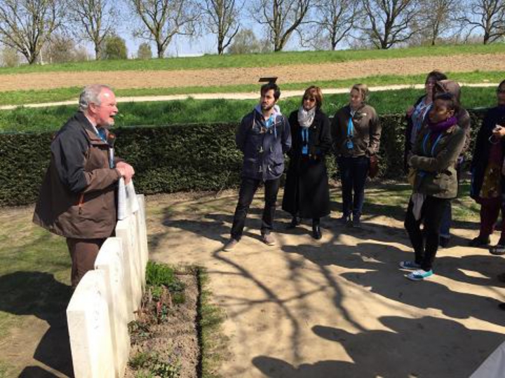 Wireless tour guide system for new group travel experience: efficient application in tourist attractions(图1)