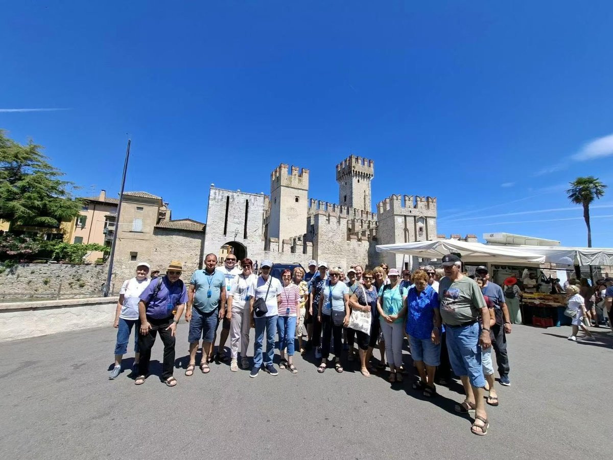 When the voice of Cervantes echoed through Alcalá: How an Italian tour leader conquered a 9-day literary pilgrimage with wireless gear(图2) When the voice of Cervantes echoed through Alcalá: How an Italian tour leader conquered a 9-day literary pilgrimage with wireless gear(图2)