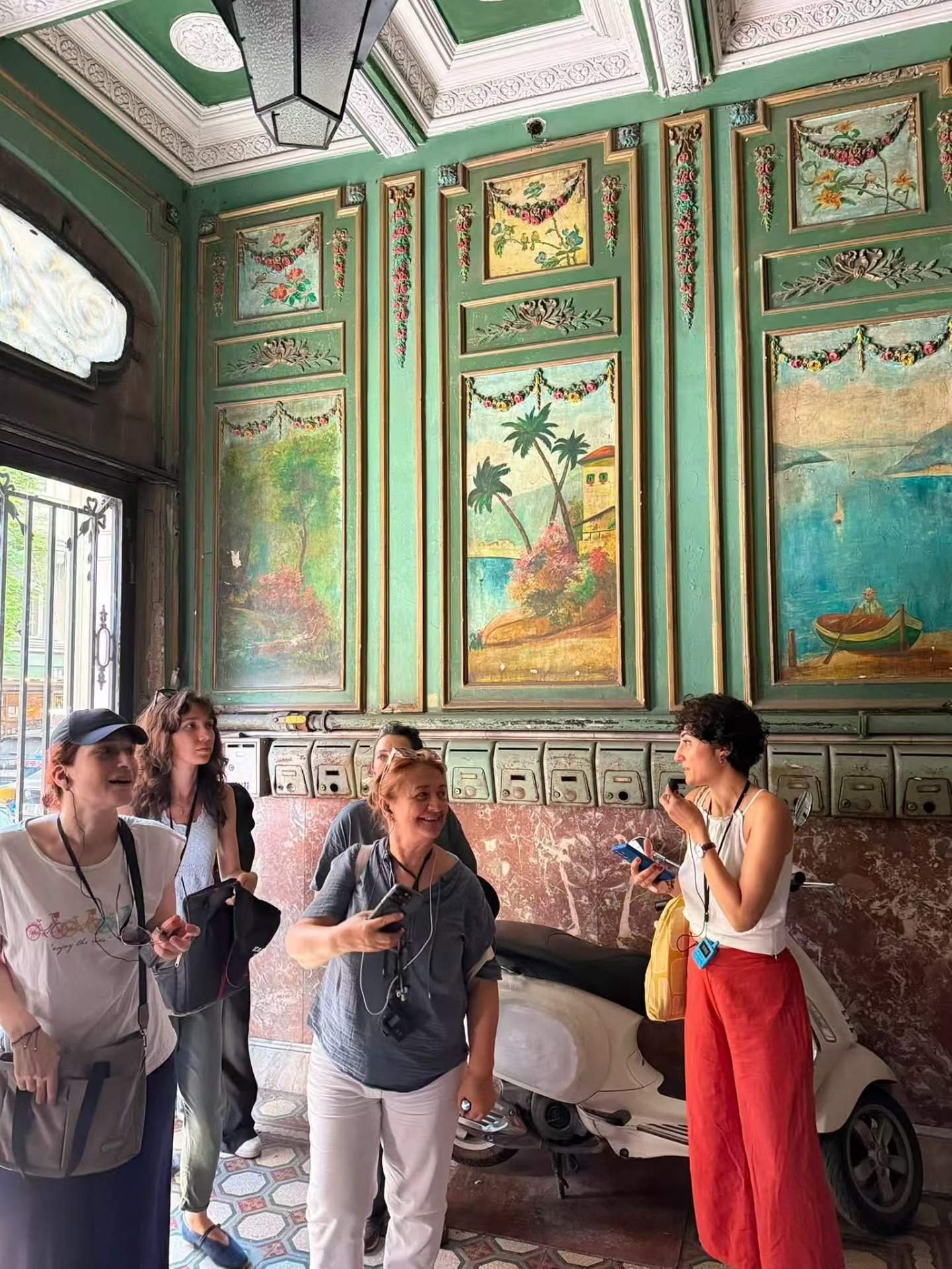 RC2501 RC2408 France School Field Trip Case Study: 80-Channel Wireless Tour Guide for Education(图3) RC2501 RC2408 France School Field Trip Case Study: 80-Channel Wireless Tour Guide for Education(图3)