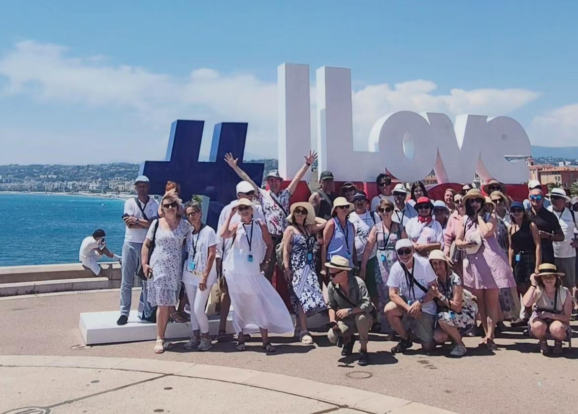 How a 25‑Person Senior European Tour Solved Multilingual, Outdoor & Long‑Haul Challenges with RC2401 Wireless Tour Guide System(图3) How a 25‑Person Senior European Tour Solved Multilingual, Outdoor & Long‑Haul Challenges with RC2401 Wireless Tour Guide System(图3)