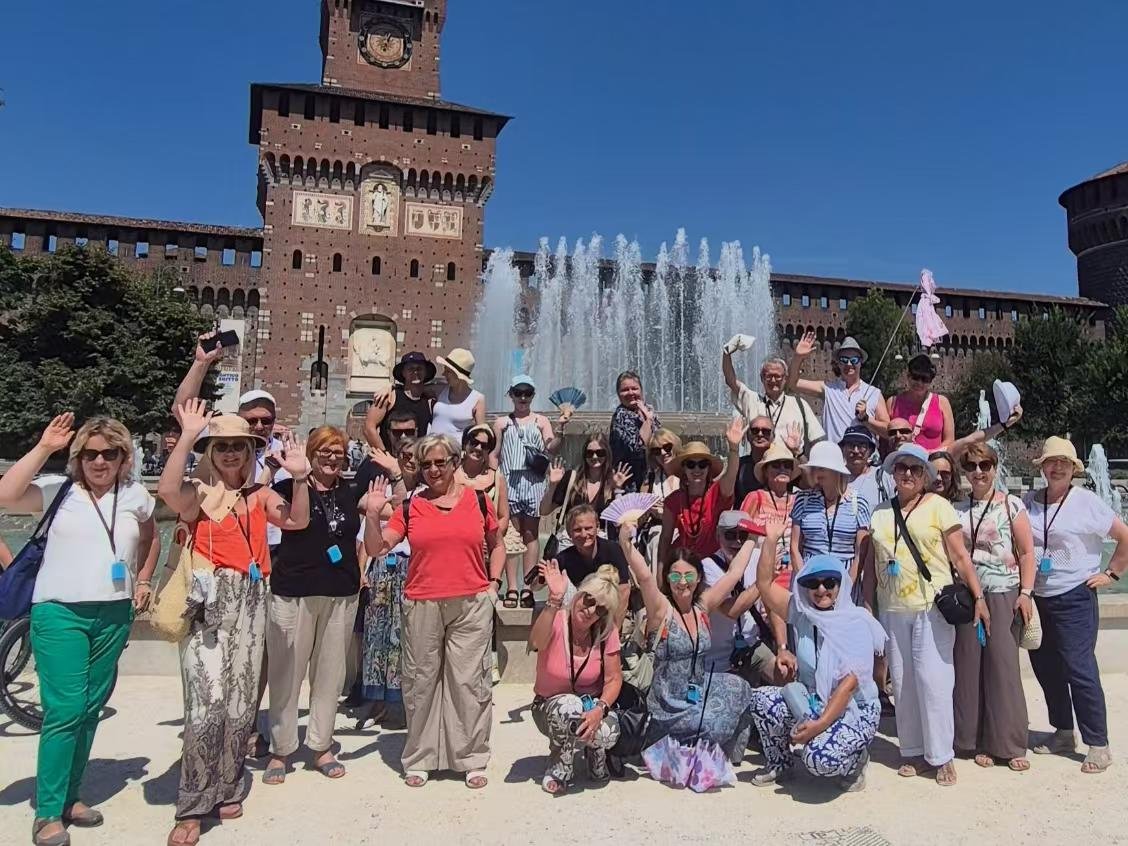How a 25‑Person Senior European Tour Solved Multilingual, Outdoor & Long‑Haul Challenges with RC2401 Wireless Tour Guide System(图2) How a 25‑Person Senior European Tour Solved Multilingual, Outdoor & Long‑Haul Challenges with RC2401 Wireless Tour Guide System(图2)