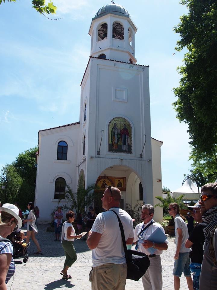 Mediterranean City Walking Tour with 35+ Guests: How a Cyprus Tour Operator Replaced Wired Audio with Richitek RC2401(图2) Mediterranean City Walking Tour with 35+ Guests: How a Cyprus Tour Operator Replaced Wired Audio with Richitek RC2401(图2)