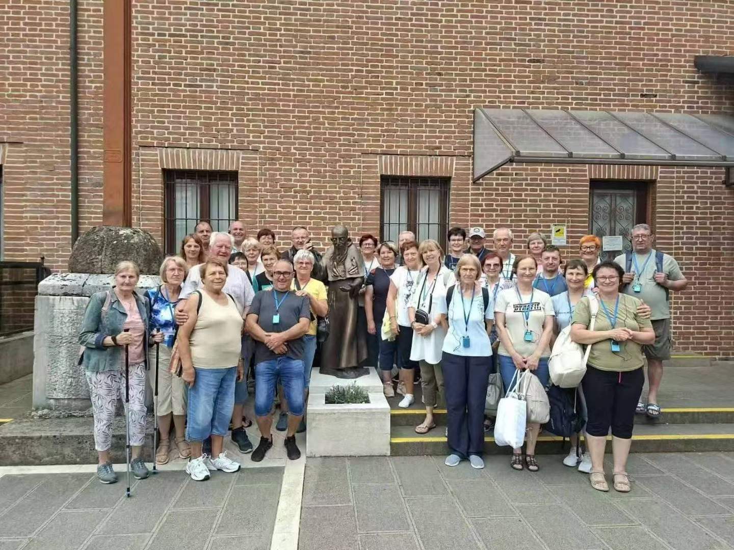 Arrival-group-outside-church_cathedral Arrival-group-outside-church_cathedral