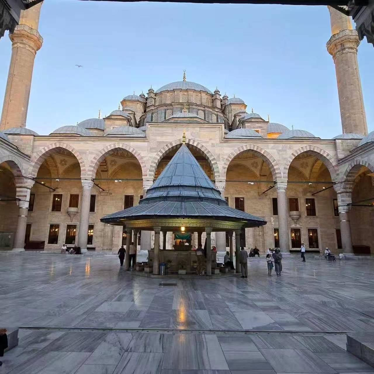 RC2402-mosque-courtyard-heritage_sightseeing_tour RC2402-mosque-courtyard-heritage_sightseeing_tour